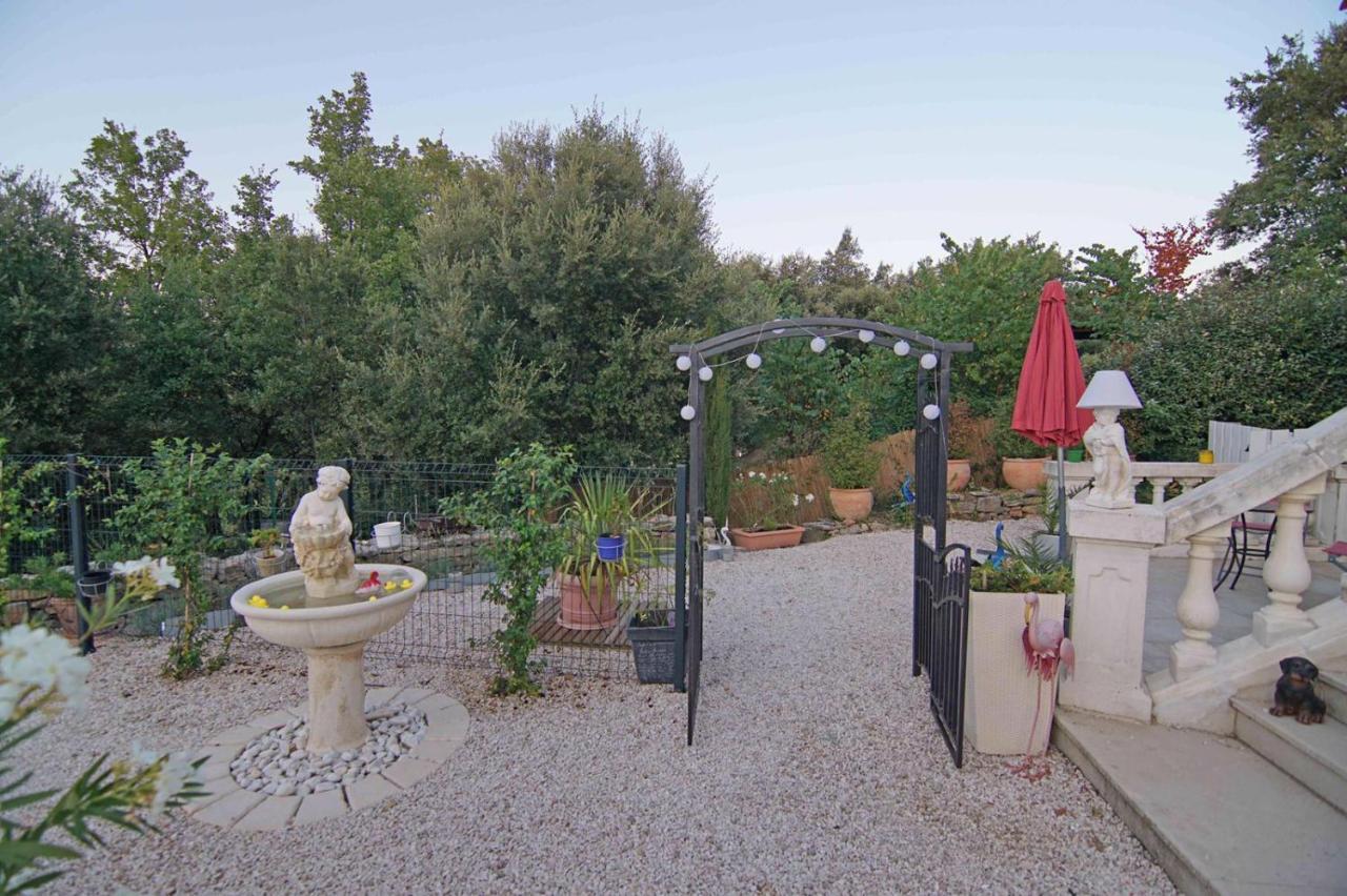 Chez Amali - Stielvolle Ferienwohnung In Der Provence Mit Terrasse Brignoles Luaran gambar