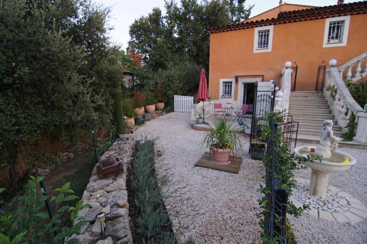 Chez Amali - Stielvolle Ferienwohnung In Der Provence Mit Terrasse Brignoles Luaran gambar