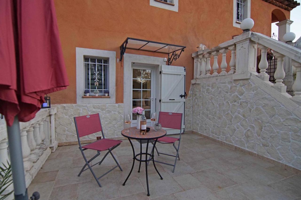 Chez Amali - Stielvolle Ferienwohnung In Der Provence Mit Terrasse Brignoles Luaran gambar