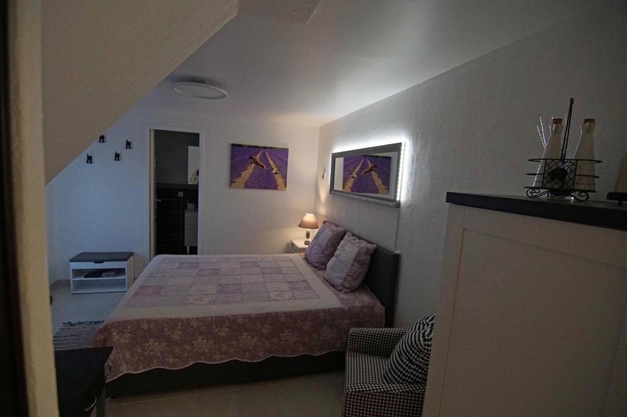 Chez Amali - Stielvolle Ferienwohnung In Der Provence Mit Terrasse Brignoles Luaran gambar